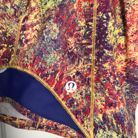 Lululemon shorts size 4 Like new - Picture 7 of 8